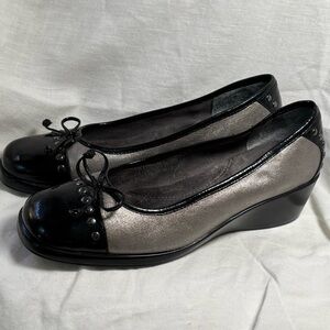 Aerosoles Elegant Black and Silver Women's Ballet Flats size 8.5
